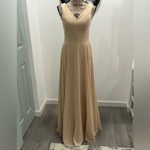 Vnaix tan formal sleeveless v-neck pleated detail  top with chiffon skirt nwot